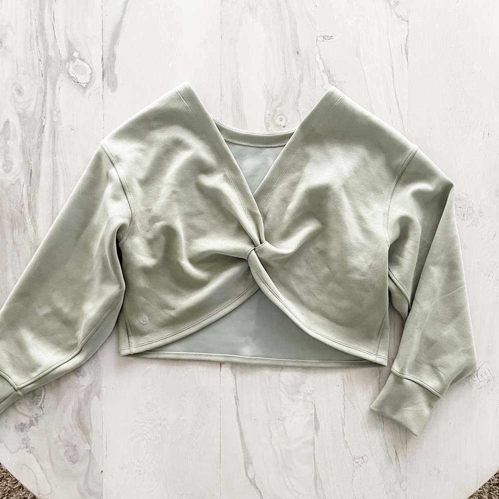 Lululemon Twist Back to Front Pullover- Size 6